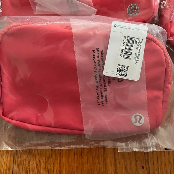 lululemon Everywhere Belt Bag Pale Raspberry - Picture 3 of 6